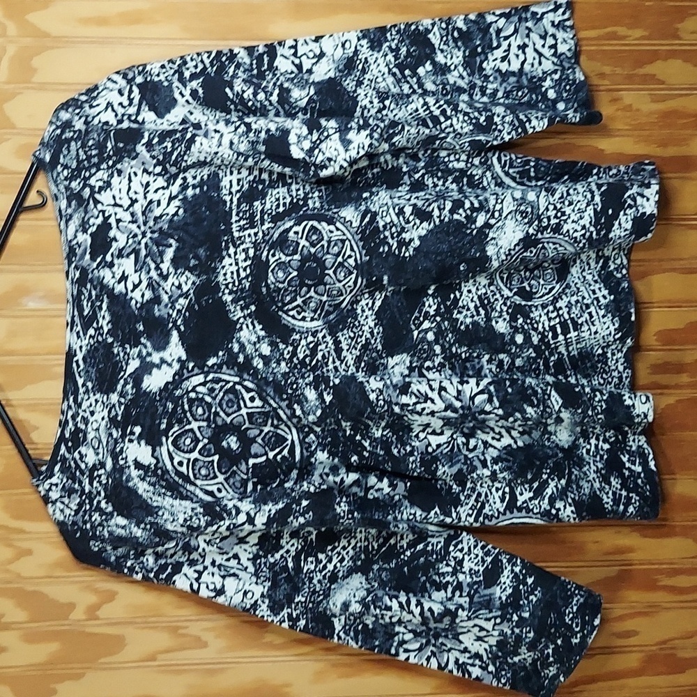 Jane Ashley Top - Picture 4 of 6